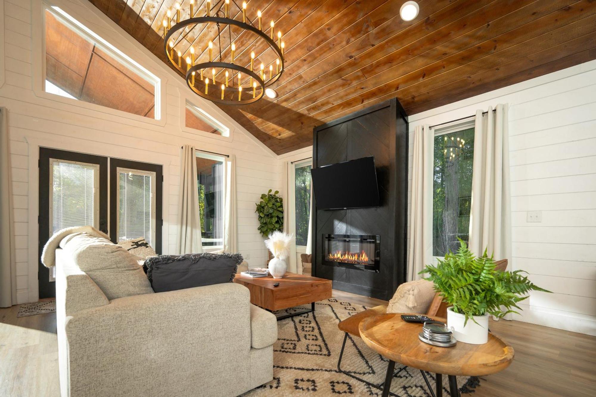 New Farmhouse-Chic Cabin With Hot Tub & Firepit Broken Bow Eksteriør billede