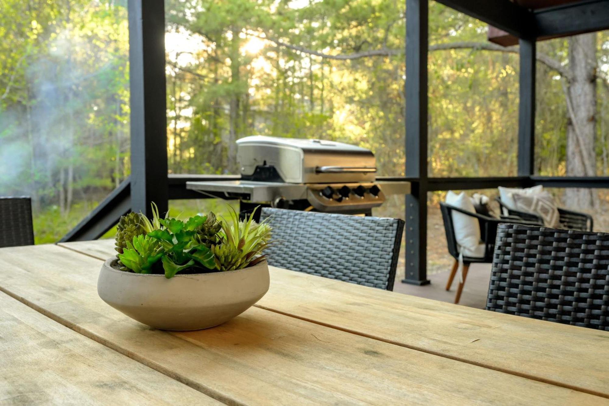 New Farmhouse-Chic Cabin With Hot Tub & Firepit Broken Bow Eksteriør billede