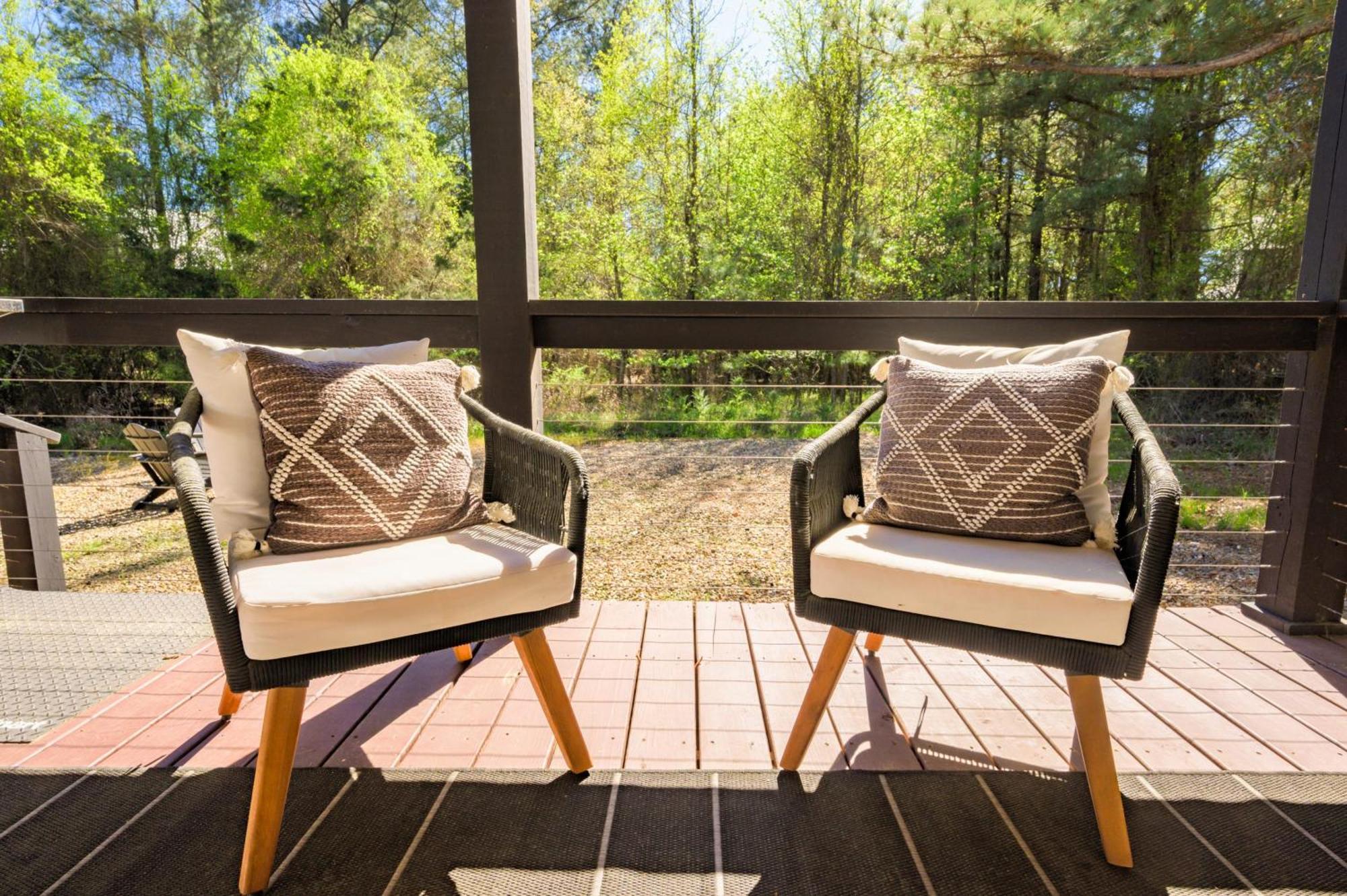 New Farmhouse-Chic Cabin With Hot Tub & Firepit Broken Bow Eksteriør billede